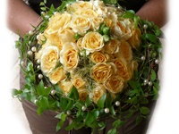 Brautstrauß mit Rosen in apricot