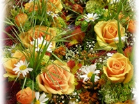 Tischdekoration, Gestecke in einer Kiste verpackt zur Auslieferung