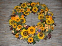 Trauerkranz 4, mit Sonnenblumen